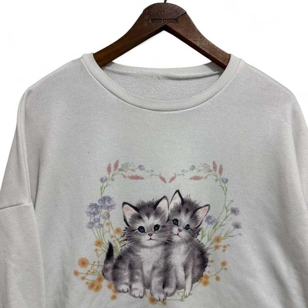 Vintage Cute Kittens Floral Heart White Pullover Sweatshirt
